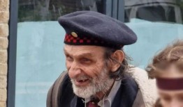 虐待儿童者强迫他与狗发生性关系30年后，男子仍然尿床