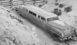 这辆1953年的双头克莱斯勒轨道车速度太快了