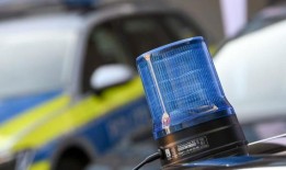 泰根西：79岁的老人开车抓走孩子后逃跑