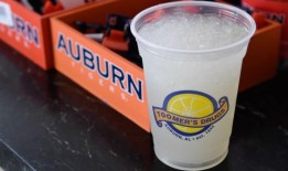 图默制药公司的柠檬水堪称传奇：“你在其他任何地方都买不到它”