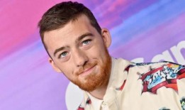 安格斯·克劳德的遗物被慈善机构拍卖