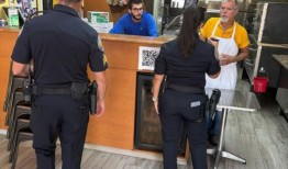 救援人员在楠塔基特岛拯救搁浅的大白鲨：视频