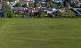 “巨大的错误”还是重要的能源转型项目？市议会再次讨论有争议的太阳能场