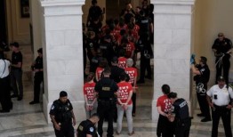 抗议加沙战争的犹太活动人士在美国国会被拘留