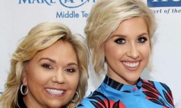 萨凡纳·克里斯利对母亲朱莉重返社会的担忧