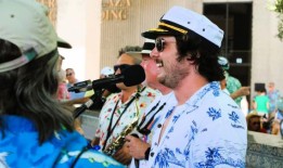 Mobile公司的吉米？巴菲特(Jimmy Buffett)游行始于一个突发奇想，并得到了很多帮助