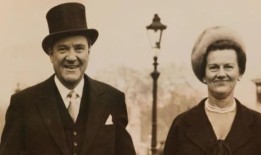 穆丽尔·麦凯的家人会见了凶手，询问她的尸体被埋在哪里的细节