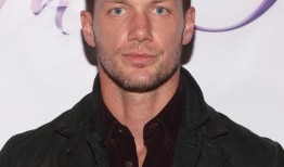 《综合医院》演员约翰尼·沃特在洛杉矶“因盗窃失误被枪杀”