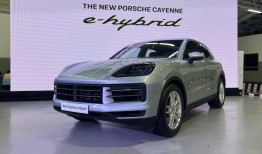 新的电动混合动力模型电动保时捷卡宴系列