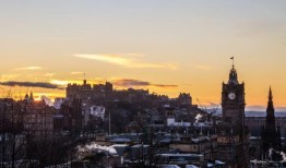 诺曼底登陆80周年纪念，诺曼底登陆老兵将火炬传递给学员