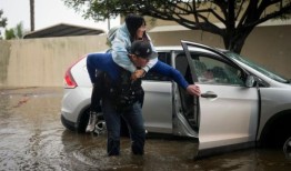 太平洋风暴引发洪水袭击加州东南部
