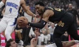 米切尔带领骑士队越过魔术队，接下来是凯尔特人队