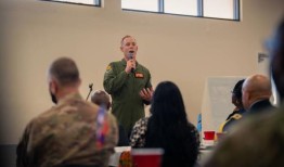 由于晋升仍然受阻，空军军官的资格得以延长