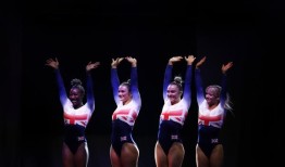 英国女子和阿塞拜疆男子在世界蹦床，翻滚和DMT锦标赛上取得历史性的成功