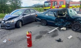 黑斯廷斯附近两辆车相撞造成人员伤亡