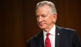 的螺丝民主党人说，他输了，他计划结束军事晋升封锁