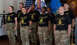 空军选择78名飞行员进入准尉训练学校