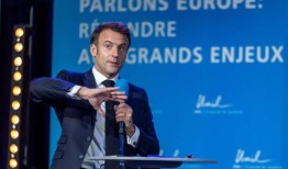 马克龙反对“惩罚性”的人工智能监管