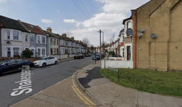 电动自行车电池引发房屋起火，5人被送往医院，其中包括婴儿和儿童