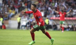 c罗为葡萄牙队送上了2024年欧洲杯的完美欢送