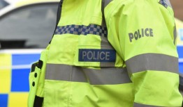 一名男子因酒后驾车被捕，此前他在圣诞节车祸中造成5人重伤