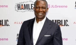 约翰·道格拉斯·汤普森领衔的《奥赛罗》，萨娜兹·图西的《英语》，更多即将到来的皇家莎士比亚剧团演出季