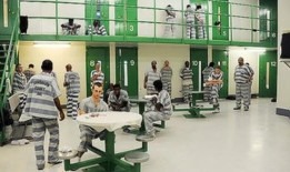 伯明翰市长起诉警长不接收城市囚犯