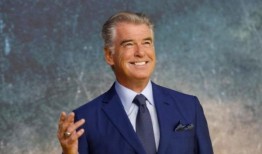 皮尔斯·布鲁斯南在美国法庭上对“轻微罪行”拒不认罪