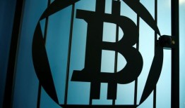 美元稳定，比特币在ETF批准截止日期前保持上涨