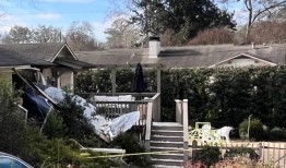 警方称，一名男子在新年当天驾驶特斯拉汽车进入山溪的家中，被控酒驾