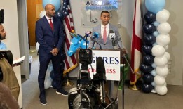 蒙哥马利市市长史蒂文·里德在阿拉巴马州国会竞选中支持肖马利·图格斯