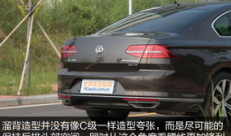 迈腾和帕萨特哪个好,迈腾与帕萨特：谁才是中级车市场的真正？