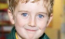 在沃特福德发现死在车里的男孩守夜：“该地区上空乌云密布”