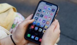 总理安东尼·阿尔巴内塞呼吁各州提出社交媒体禁令的年龄限制