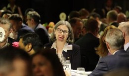 “不同的责任需要不同的方法”：在大企业强烈反对后，总理为工作场所法规辩护