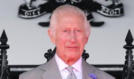 英国皇家海军“苏丹”号以特殊仪式纪念纪念日