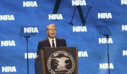 拉皮埃尔是全国步枪协会的长期领导人，他面临的审判可能会结束他的统治