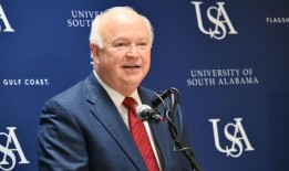 阿拉巴马州的四年制公立大学继续增加招生人数，与趋势和观念背道而驰