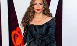 蒂娜·诺尔斯坚持认为，青少年时期过后，为人父母“变得更好”