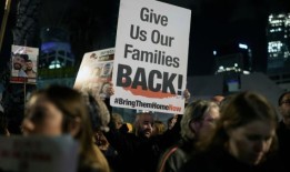 据最新视频显示，又有两名哈马斯人质死亡