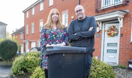 布里斯托尔市议会公布了一项爆炸性计划，计划将垃圾收集减少到每月一次