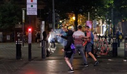 英国的社交媒体助长了混乱：400人被捕，6000名警察被派去应对极右翼骚乱