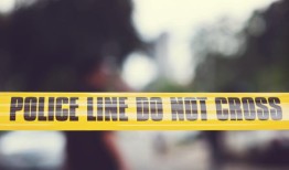 18岁，在蒙哥马利被控谋杀西班牙杂货店三起谋杀案