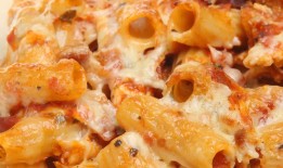 妈妈的“简单”意大利面烘焙食谱有独特的花样，深受家人的喜爱