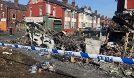 警方仍在利兹郊区，西约克郡市长谴责暴力骚乱