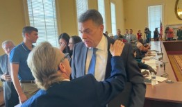 惠特迈尔：凯·艾维的核战争的漫长而愚蠢的传奇