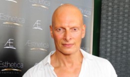 约瑟夫·盖特因“性侵未成年人”被捕后出庭