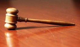 联邦调查局称，被定罪的阿拉巴马重罪犯承认持枪强迫妇女上车