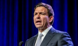 罗恩·德桑蒂斯表示，他对无人机打击墨西哥贩毒集团持开放态度