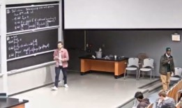 麻省理工学院的一名学生中断了反以色列的讲座，抗议解放巴勒斯坦的口号